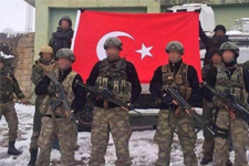 Jöh’ler, ‘’Küçük Kandil’’ Denilen Yere Türk Bayrağı’nı Astı