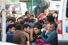 Kaçak Göçmenler Çanakkale?yi Mesken Tuttu
